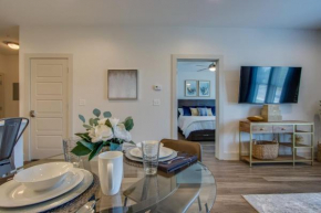 New East Nash - King Bed Short Drive to Dwntwn